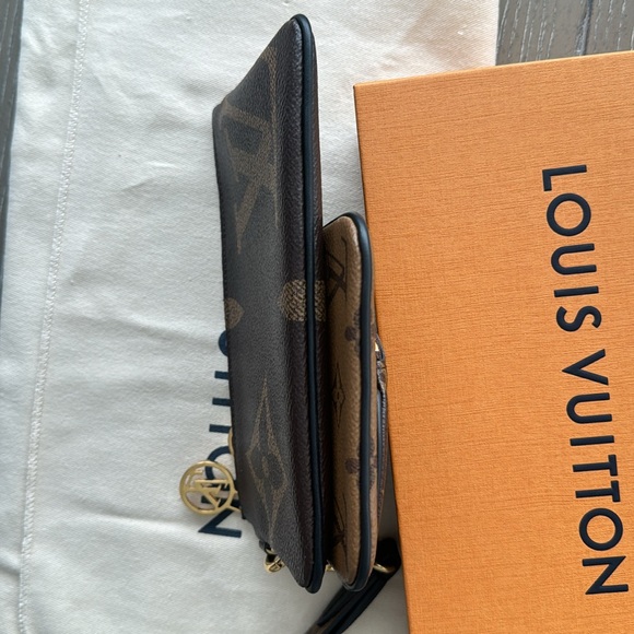 Louis Vuitton Trio Pouch Reverse Giant Monogram Wristlet - Picture 7 of 12